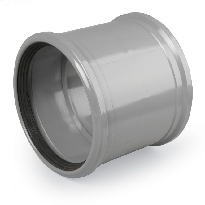 Flex socket with spigot